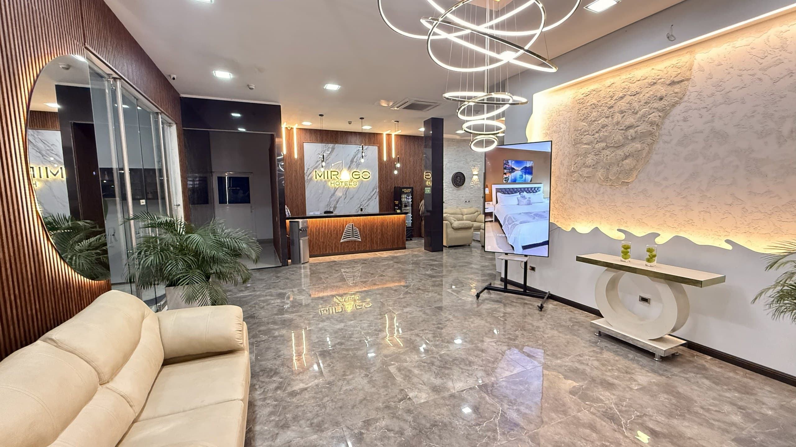 Lobby premium de hotel corporativo MIRAGO HOTELS